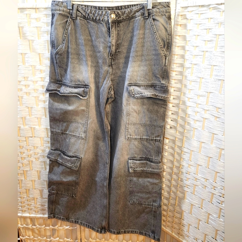 H&M- NWOT Distressed Wide Leg Gray Cargo Pants